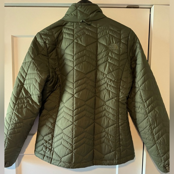 The North Face, women’s jacket, size medium, army green - Picture 3 of 3